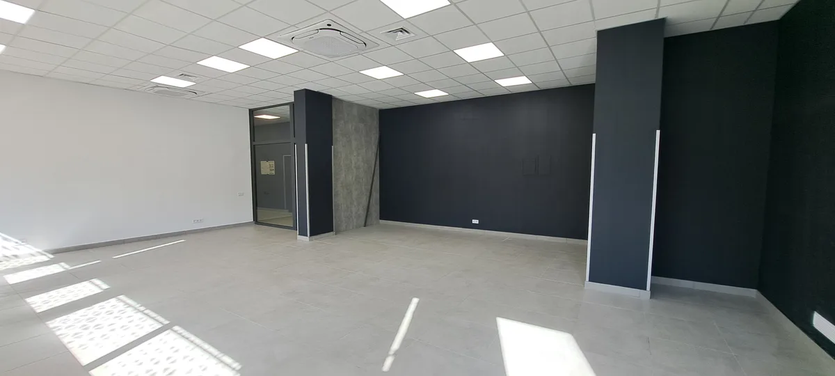 Торгова площа 74 м², вхід