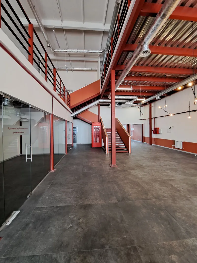 Офіс з окремим входом 485 м², LOFT