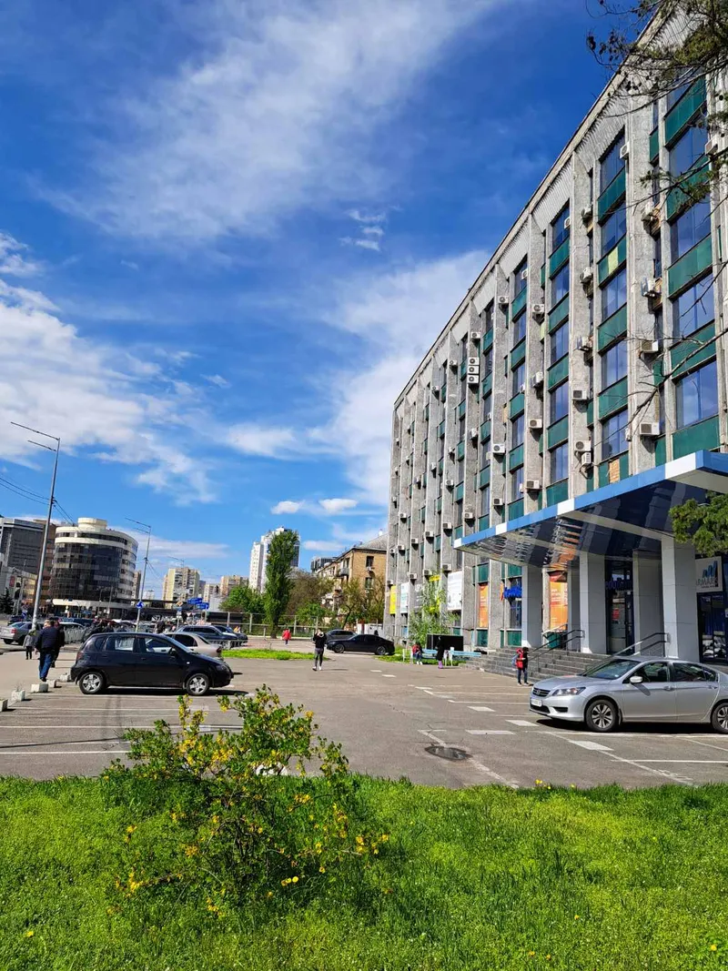 Офіс з окремим входом 485 м², LOFT