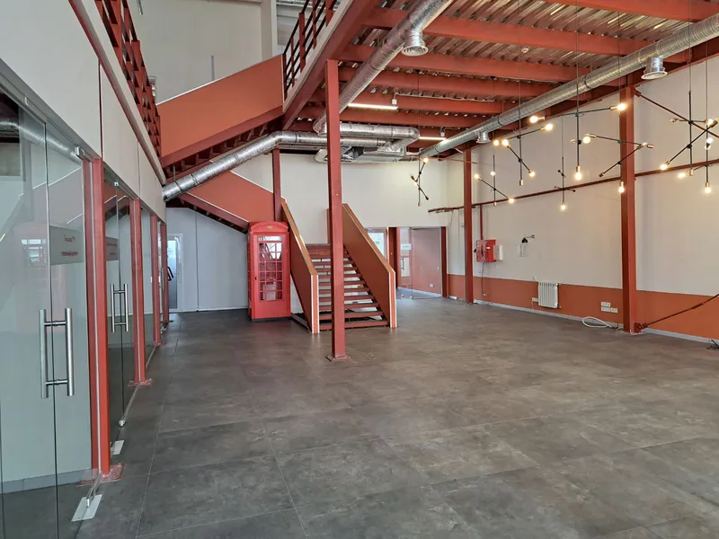 Офіс з окремим входом 485 м², LOFT