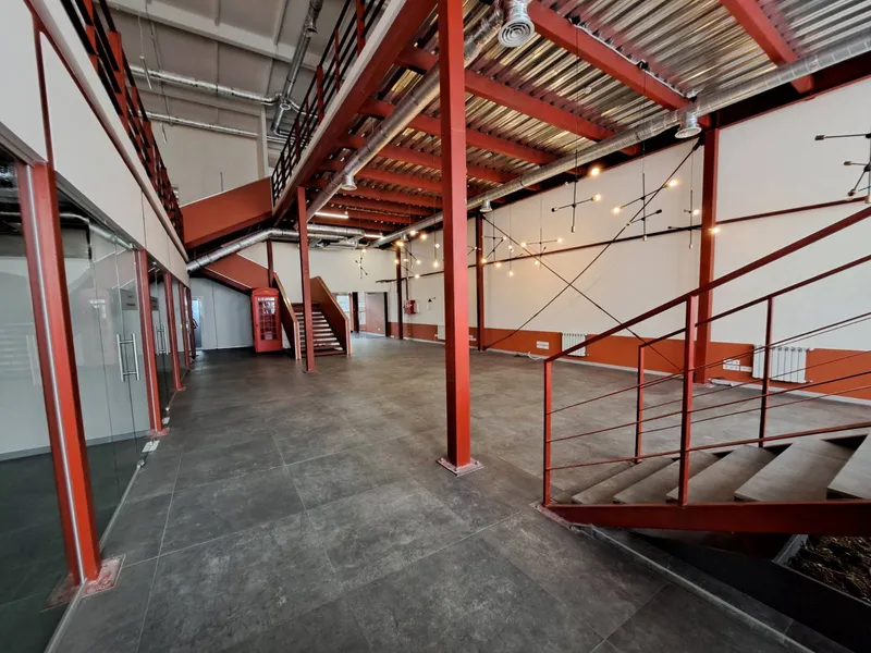 Офіс з окремим входом 485 м², LOFT