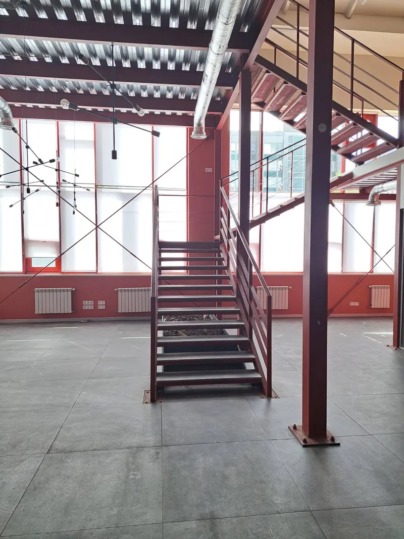 Офіс з окремим входом 485 м², LOFT