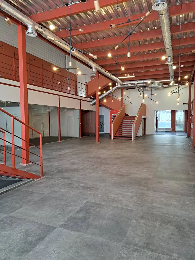 Офіс з окремим входом 485 м², LOFT
