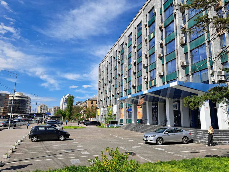 Офіс з окремим входом 485 м², LOFT