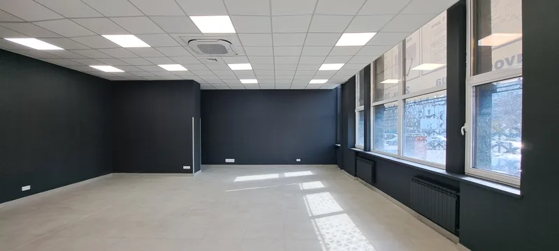 Комерційне приміщення 74 м², окремий вхід