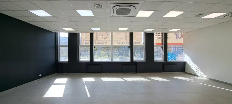 Комерційне приміщення 74 м², окремий вхід