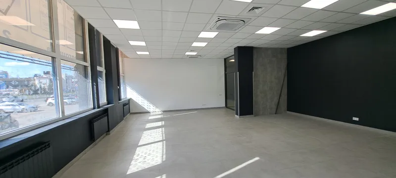 Комерційне приміщення 74 м², окремий вхід