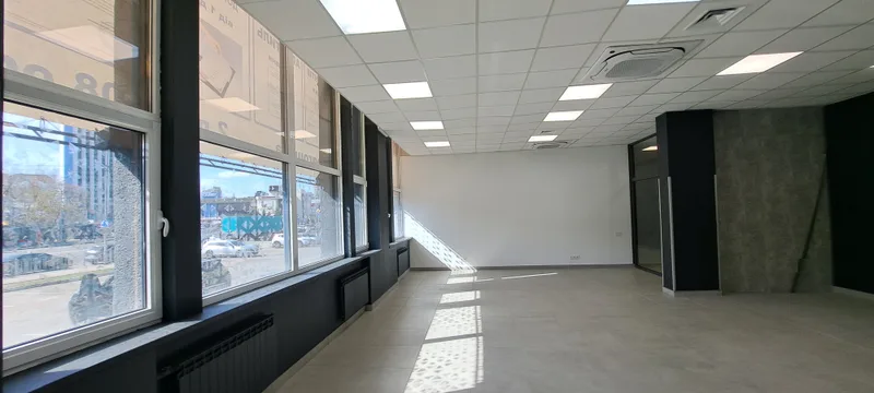 Комерційне приміщення 74 м², окремий вхід